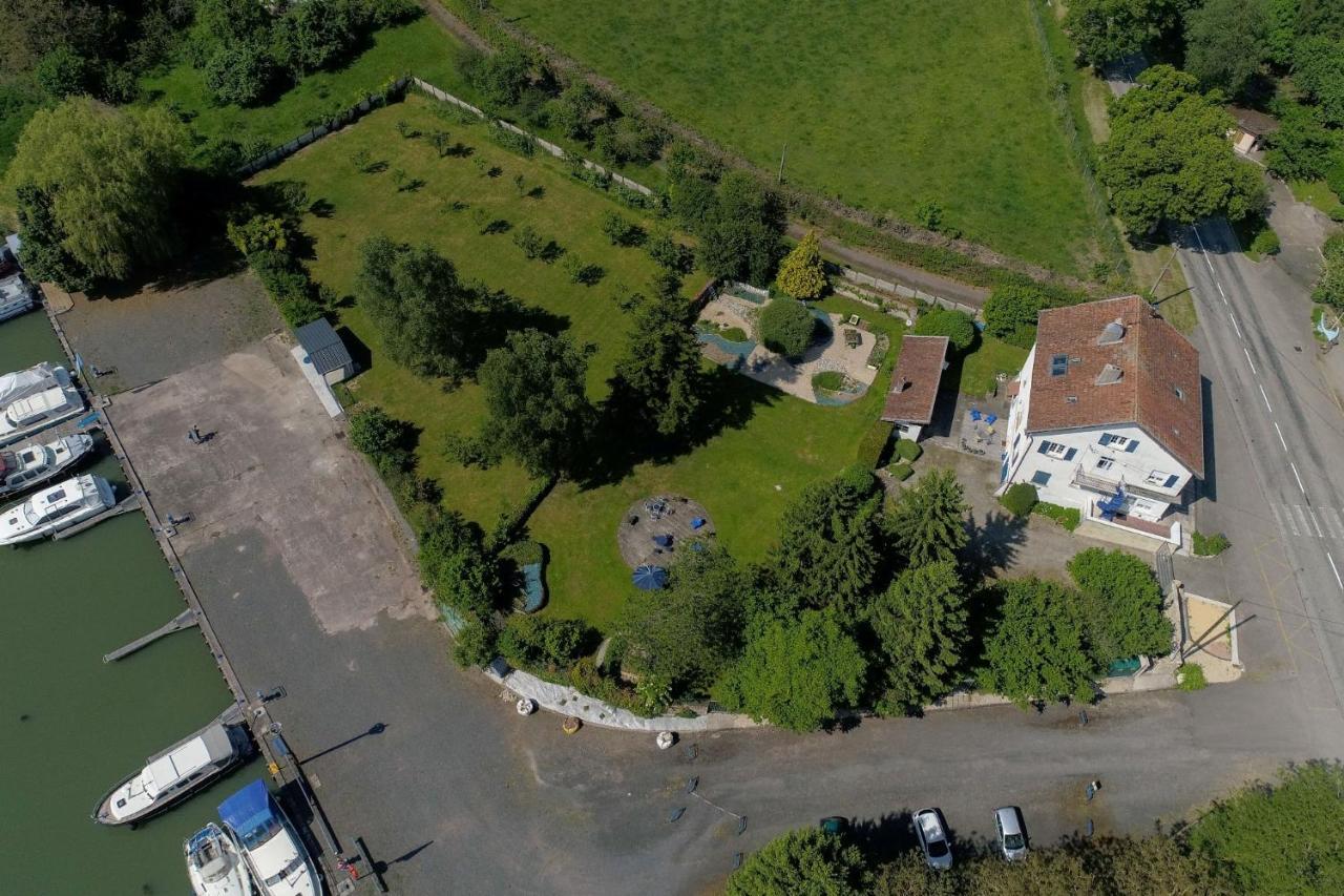 فيلا Domaine Du Port Sainte Marie Maizieres-les-Vic المظهر الخارجي الصورة