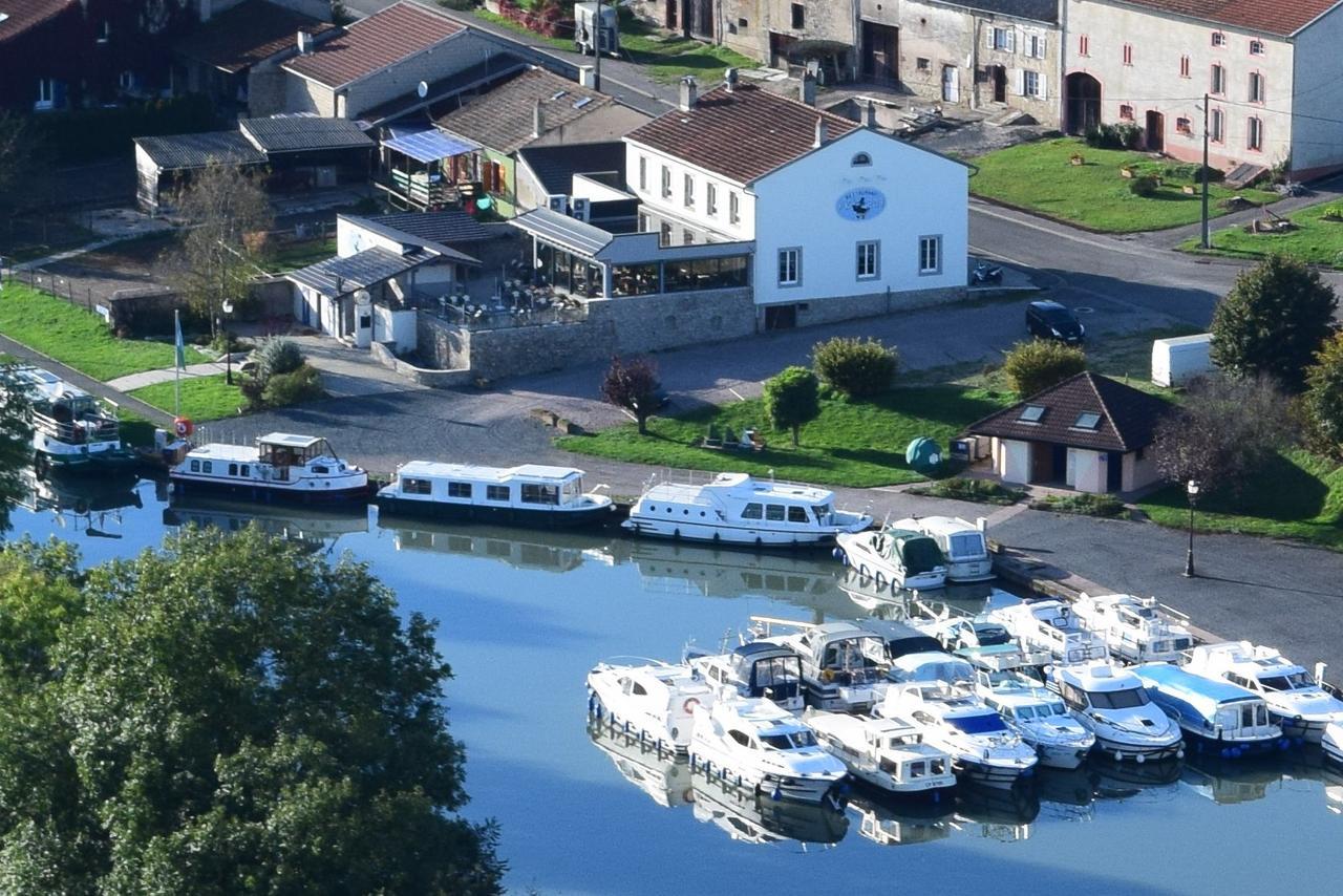 فيلا Domaine Du Port Sainte Marie Maizieres-les-Vic المظهر الخارجي الصورة